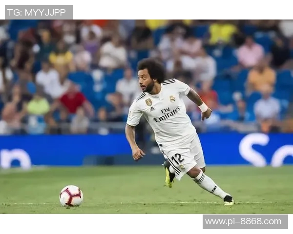 足球巨星日常瞬间:赛场外的真实生活与幕后风采揭秘